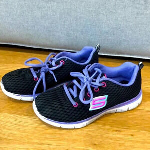 Sketchers memory foam sneakers